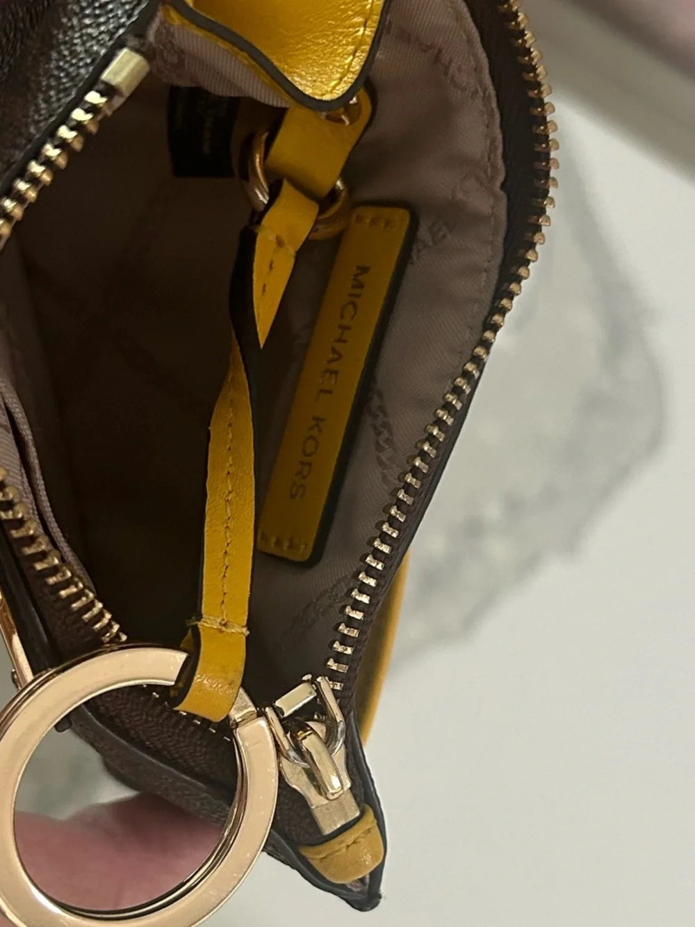 EUC MICHAEL KORS LEATHER TOP ZIP
COIN POUCH ID HOLDER KEYCHAIN (JASMINE YELLOW) - Picture 7 of 8